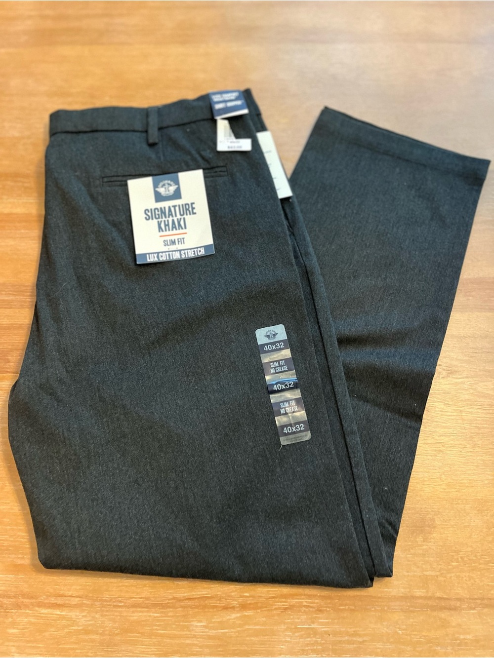 Docker’s signature Mens  khaki slim fit Lux cotton stretch 40 x 32 Grey NWT